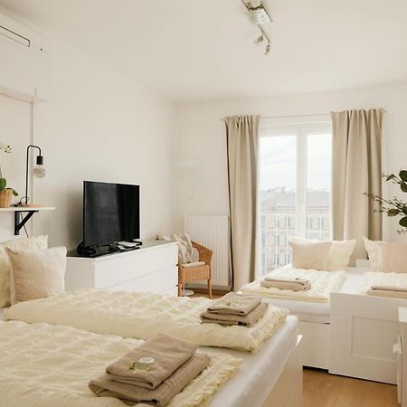 Apartment Zentral Direkt An U-Bahn Station Vienna Esterno foto