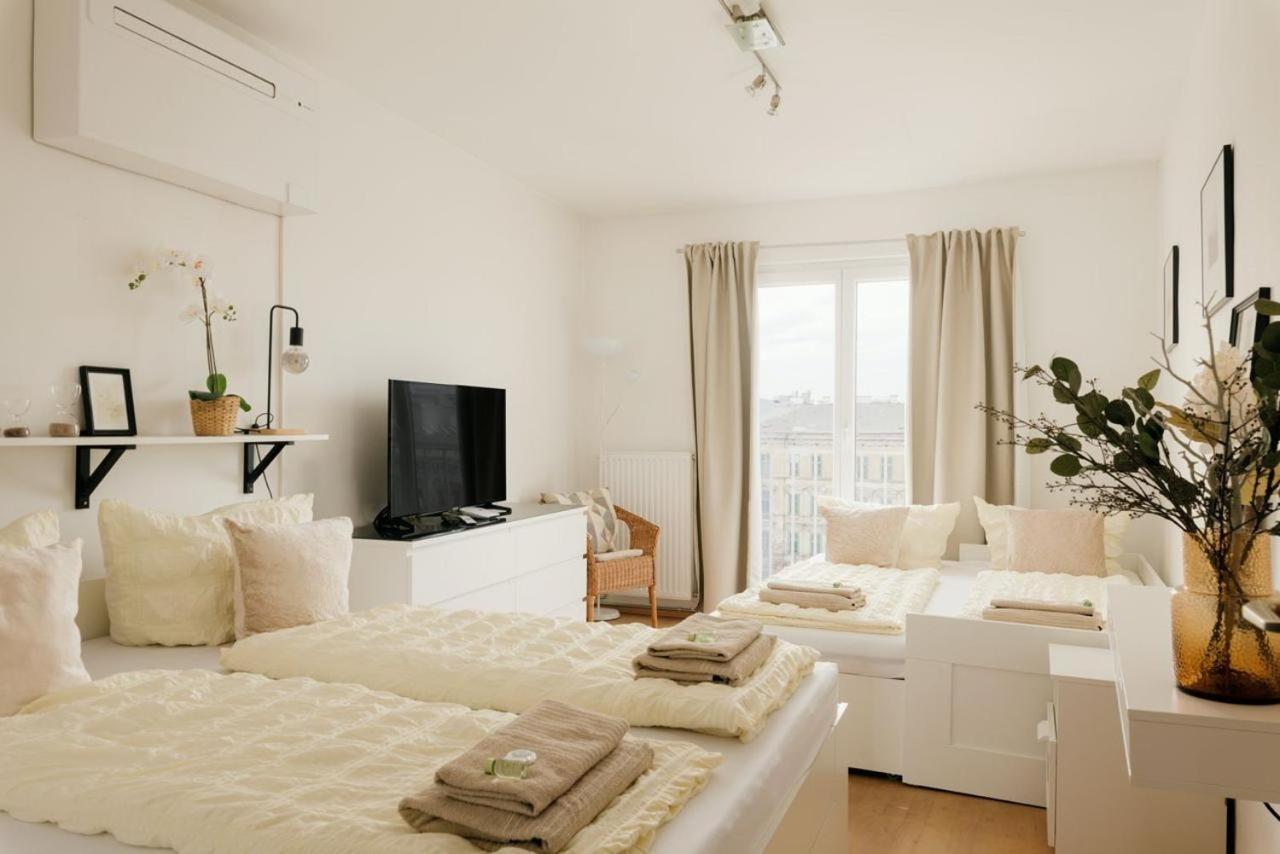 Apartment Zentral Direkt An U-Bahn Station Vienna Esterno foto