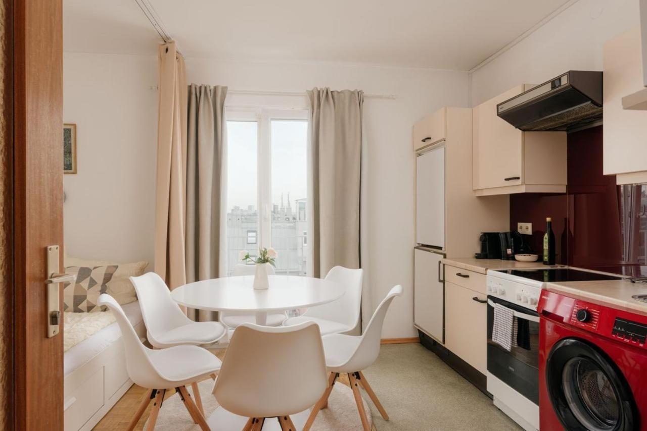 Apartment Zentral Direkt An U-Bahn Station Vienna Esterno foto