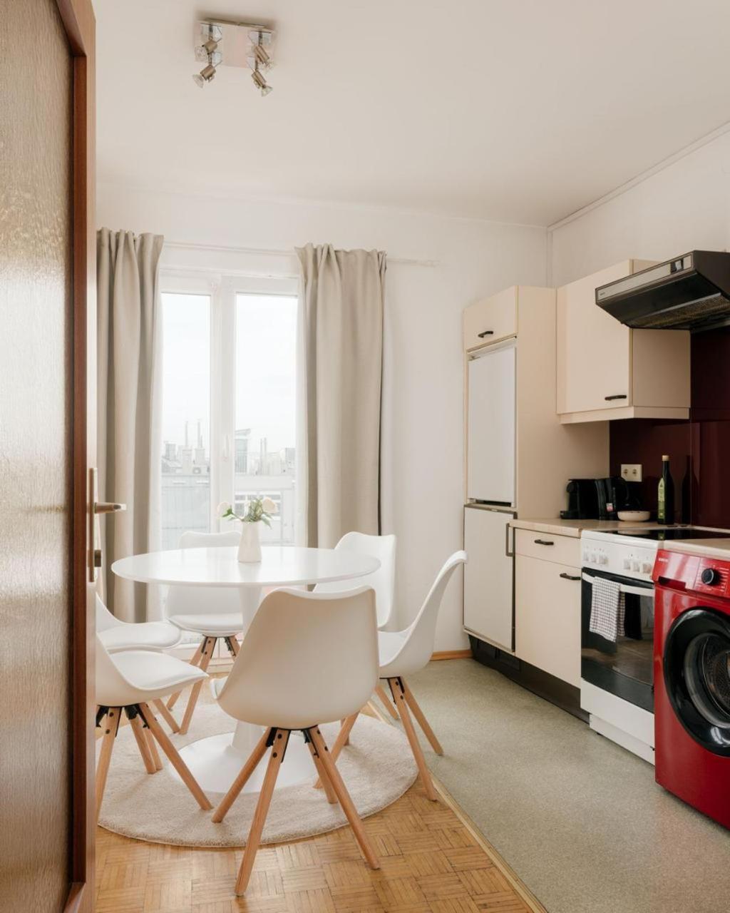 Apartment Zentral Direkt An U-Bahn Station Vienna Esterno foto