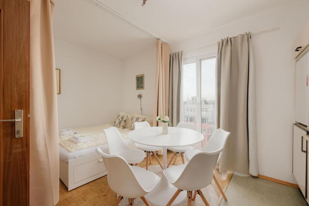 Apartment Zentral Direkt An U-Bahn Station Vienna Esterno foto